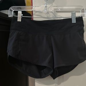 Lululemon Speed Up mid rise black 4” shorts